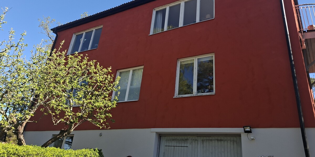 Kalkmålad fasadputs i Stockholm.